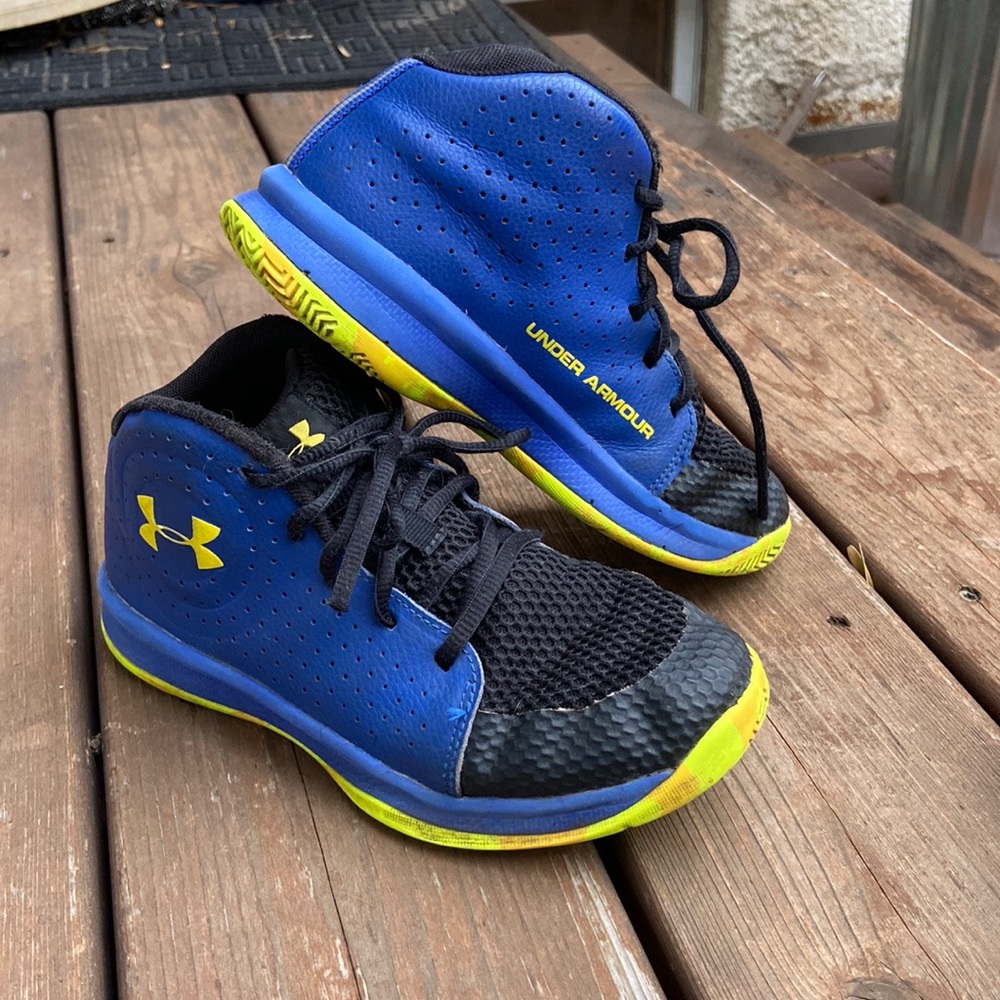 Under Armour Boys’ Basketball Shoes size 2.5Y
